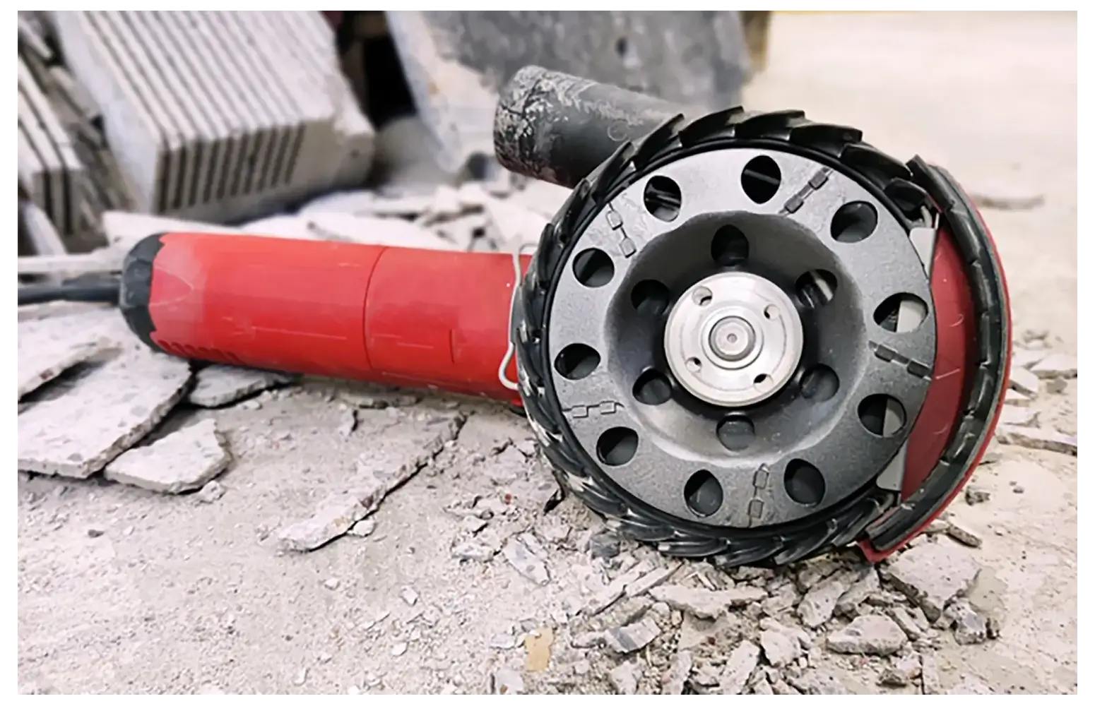 Шлифовальная чашка Levanto CLAW на ручном инструменте